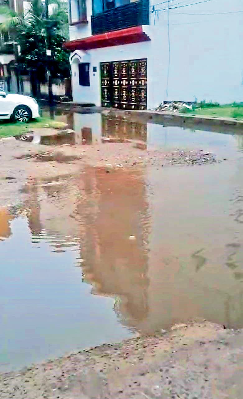 Rourkela News: हल्की बारिश में जगन्नाथ कॉलोनी की जल निकासी व्यवस्था की खुली पोल