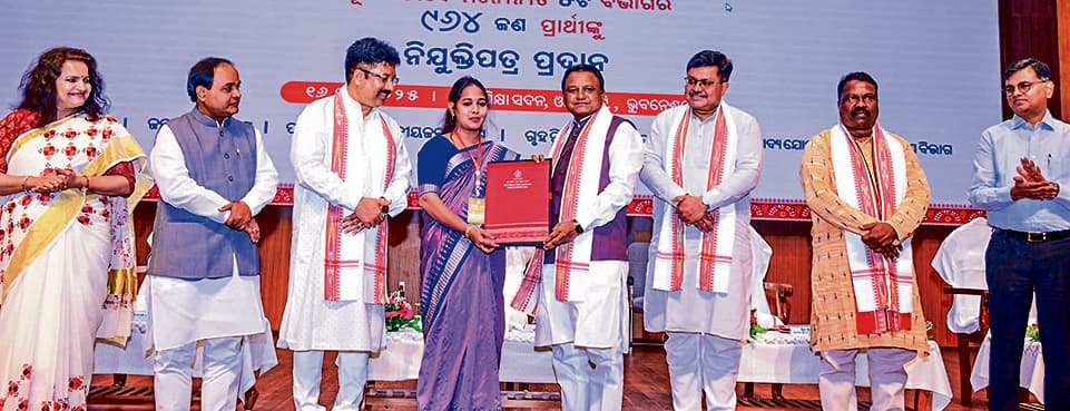 Bhubaneswar News: सालभर में 40 हजार पदों को भरा जायेगा : मोहन माझी