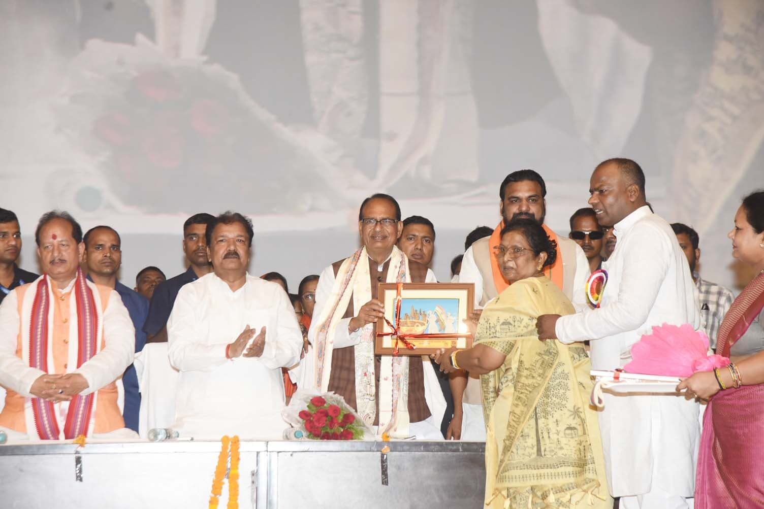 Patna News : बिहार के हर गरीब को सरकार पक्का मकान देगी : शिवराज