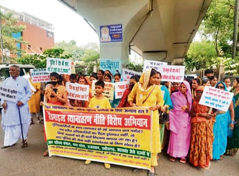 Patna News : सिपाहियों के परिजनों ने नजदीकी जिलों में ट्रांसफर की मांग को लेकर किया प्रदर्शन