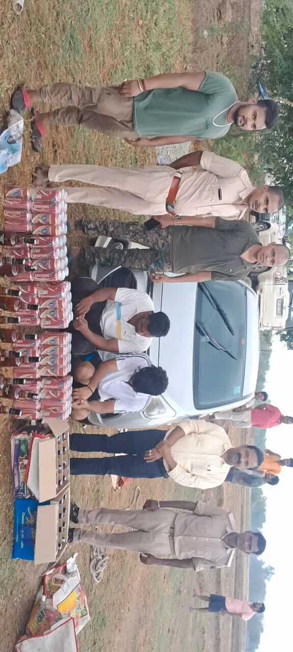 कार से 87 लीटर शराब बरामद, दो गिरफ्तार