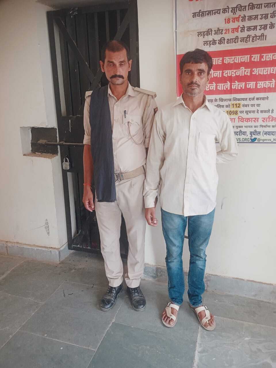 175 लीटर महुआ शराब के साथ तस्कर गिरफ्तार