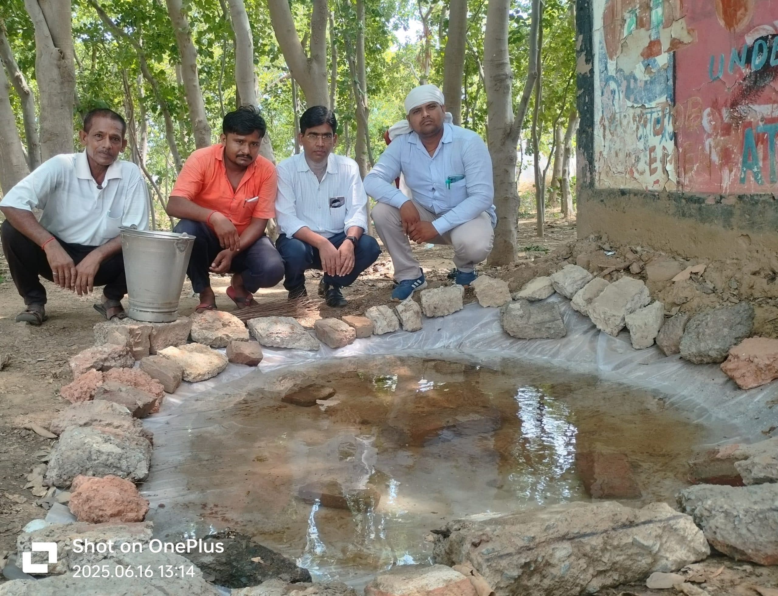 पशु-पक्षियों के पीने के पानी के लिए बनाया जलकुंड