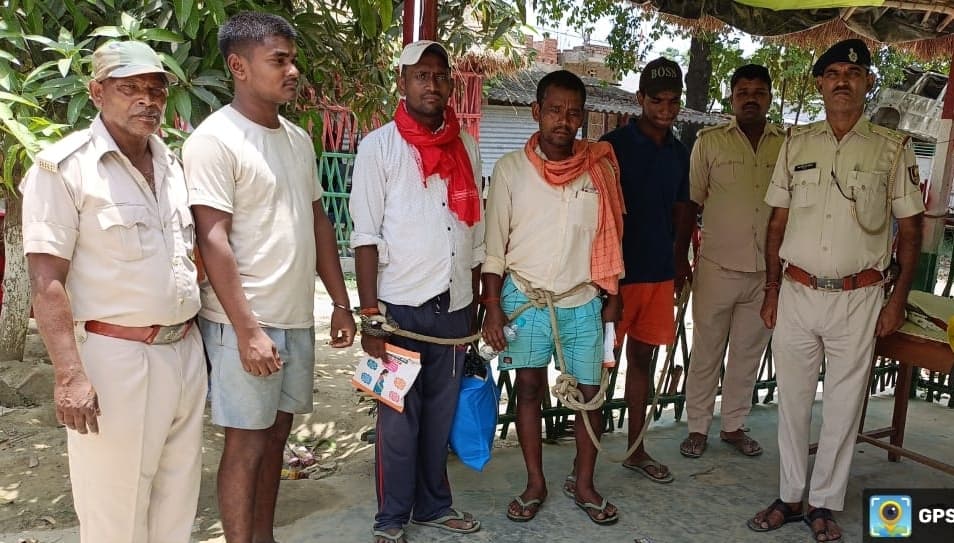 Samastipur: बिथान के बिसुआ में महिला को डायन बताकर पीटा, चार गिरफ्तार