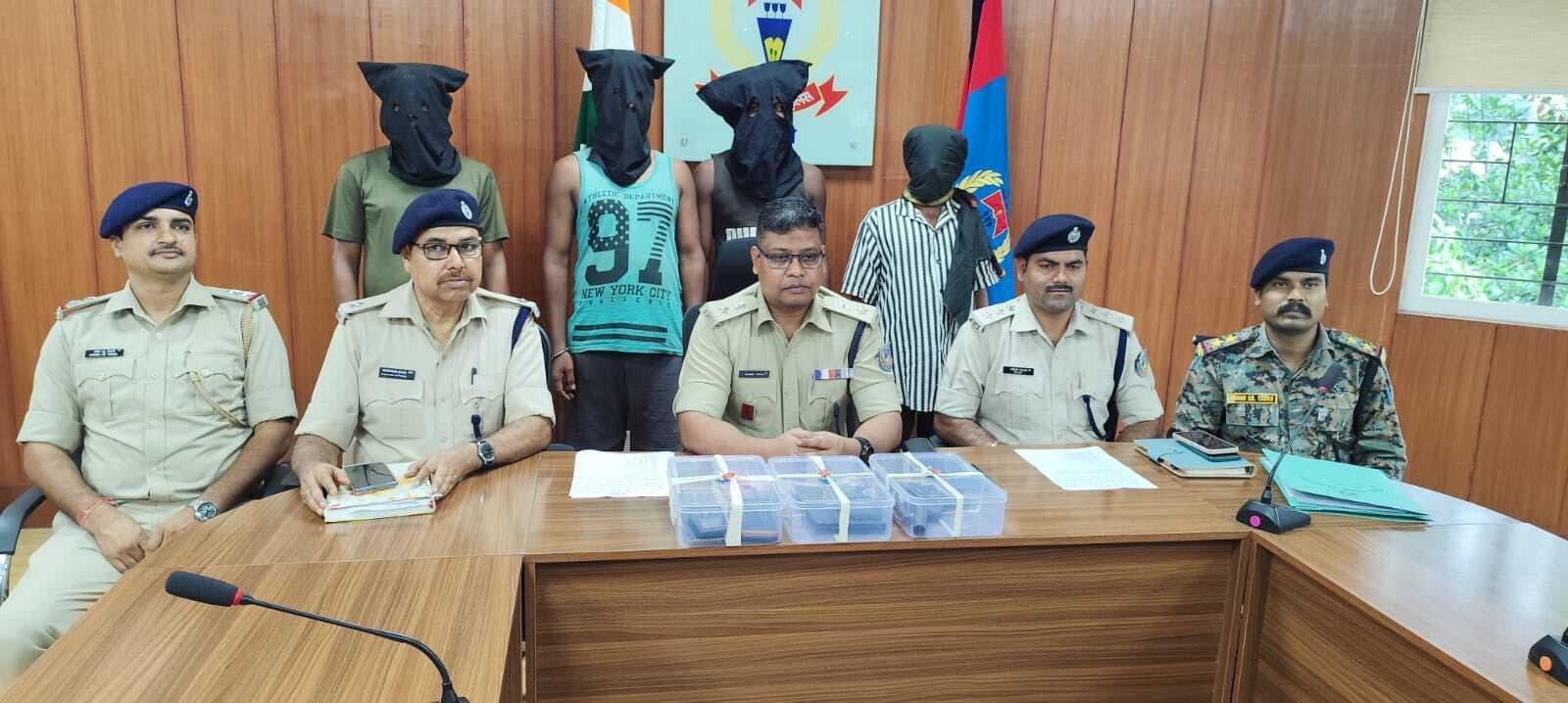 देसी कट्टा और गोलियों के साथ डकैती कांड के चार आरोपी गिरफ्तार
