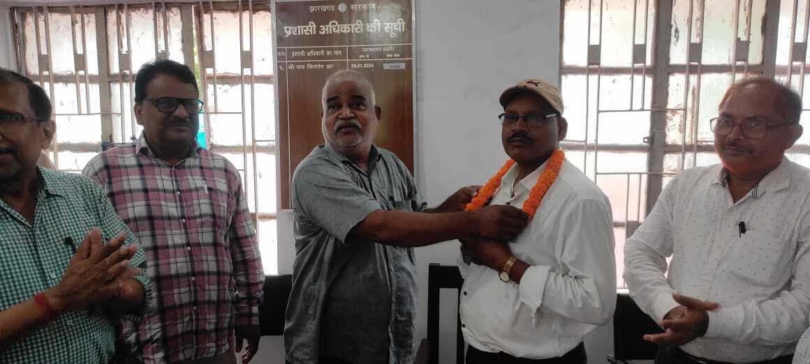 कार्यालय अधीक्षक के पद पर  मथियस बेसरा ने किया योगदान