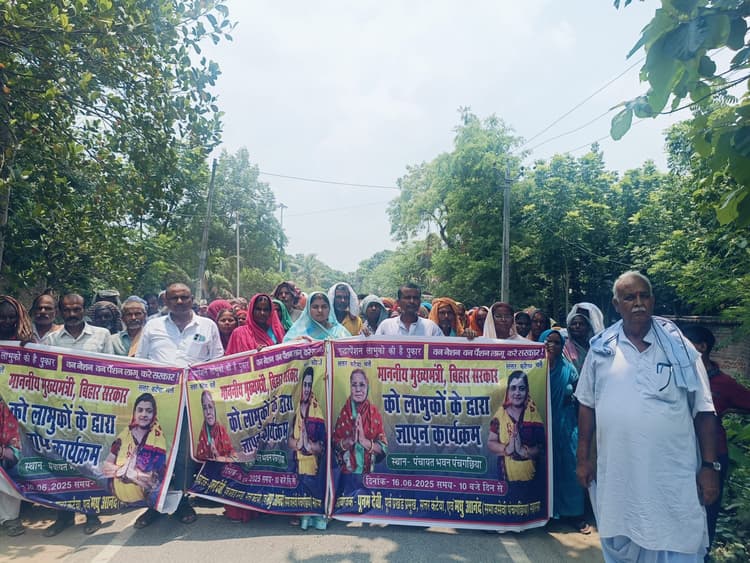 वन नेशन, वन पेंशन को लेकर वृद्धजनों ने निकाला मार्च