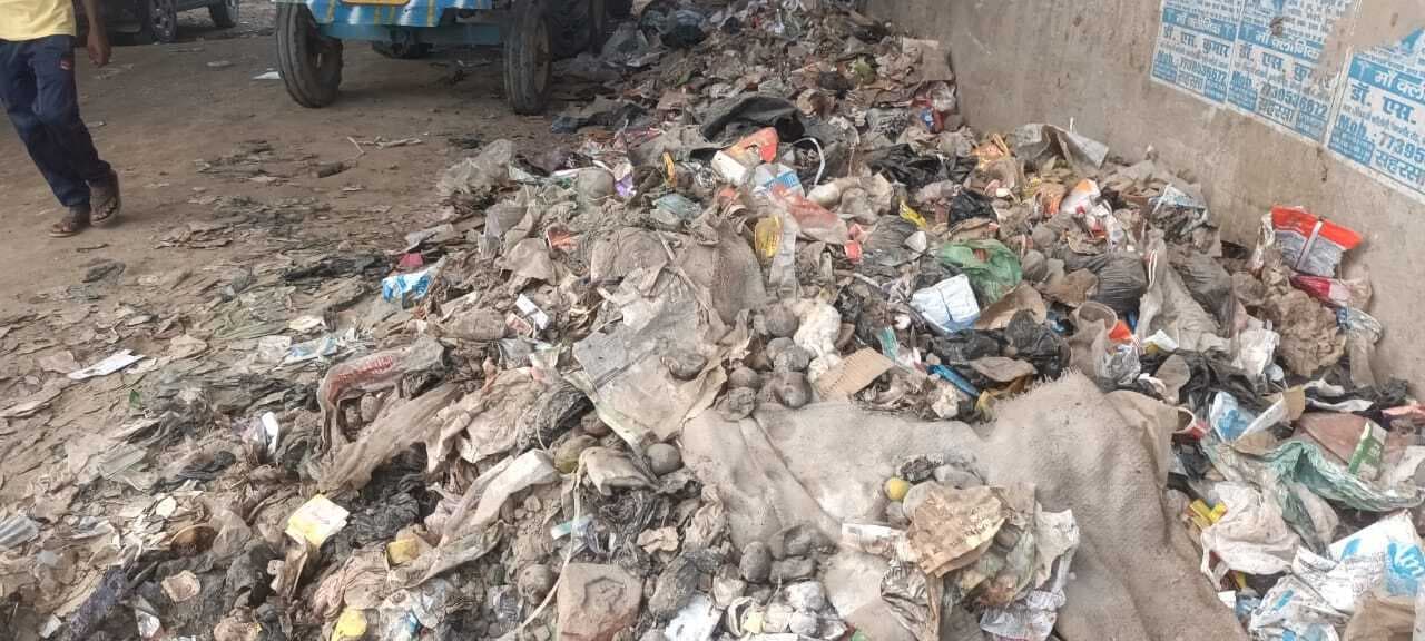 गंदगी और जाम की समस्या से परेशान हैं बैजनाथपुर के लोग