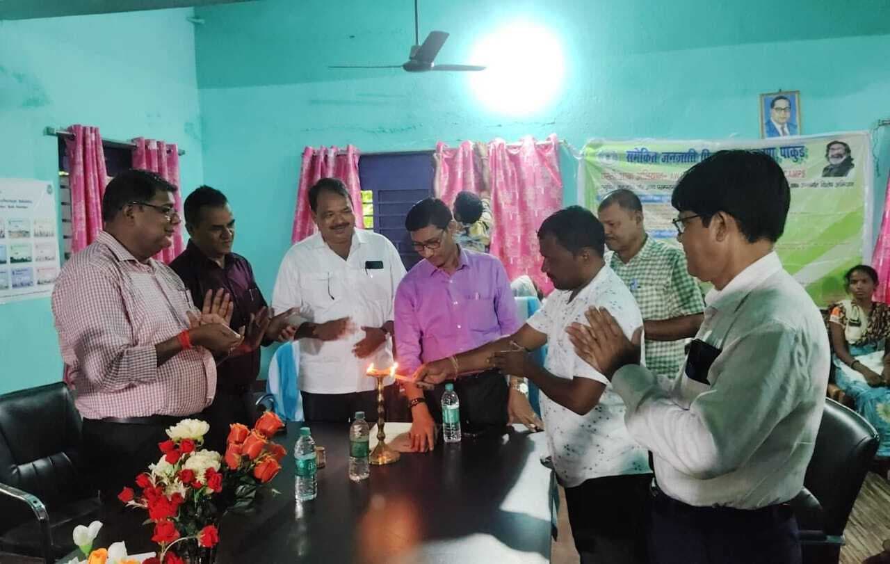 ग्रामीणों ने पेंशन, आधार व राशन कार्ड के लिए दिये आवेदन