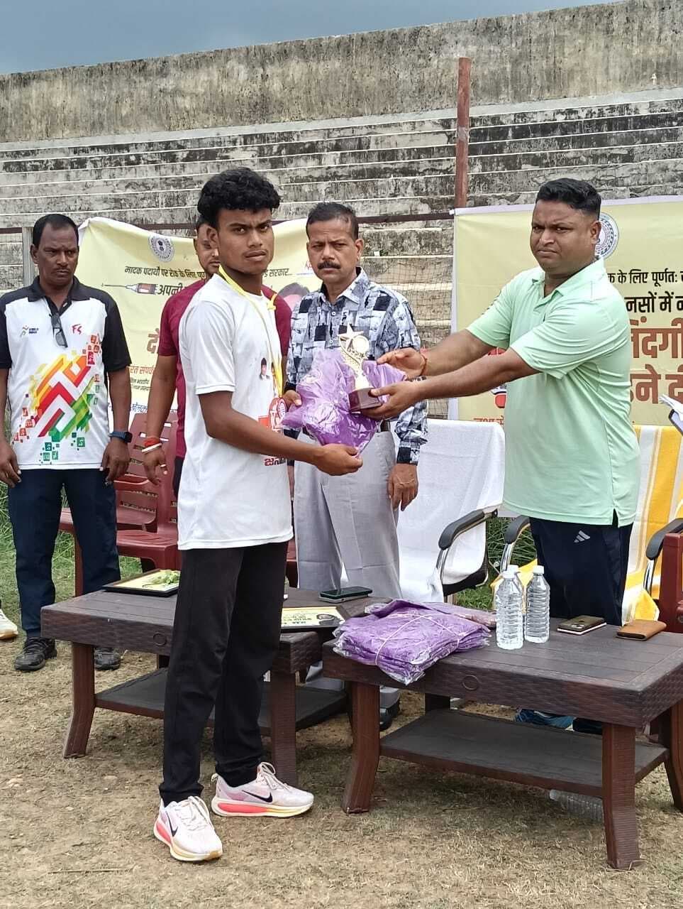 नशामुक्ति को लेकर एथलेटिक्स प्रतियोगिता आयोजित, निकली प्रभातफेरी