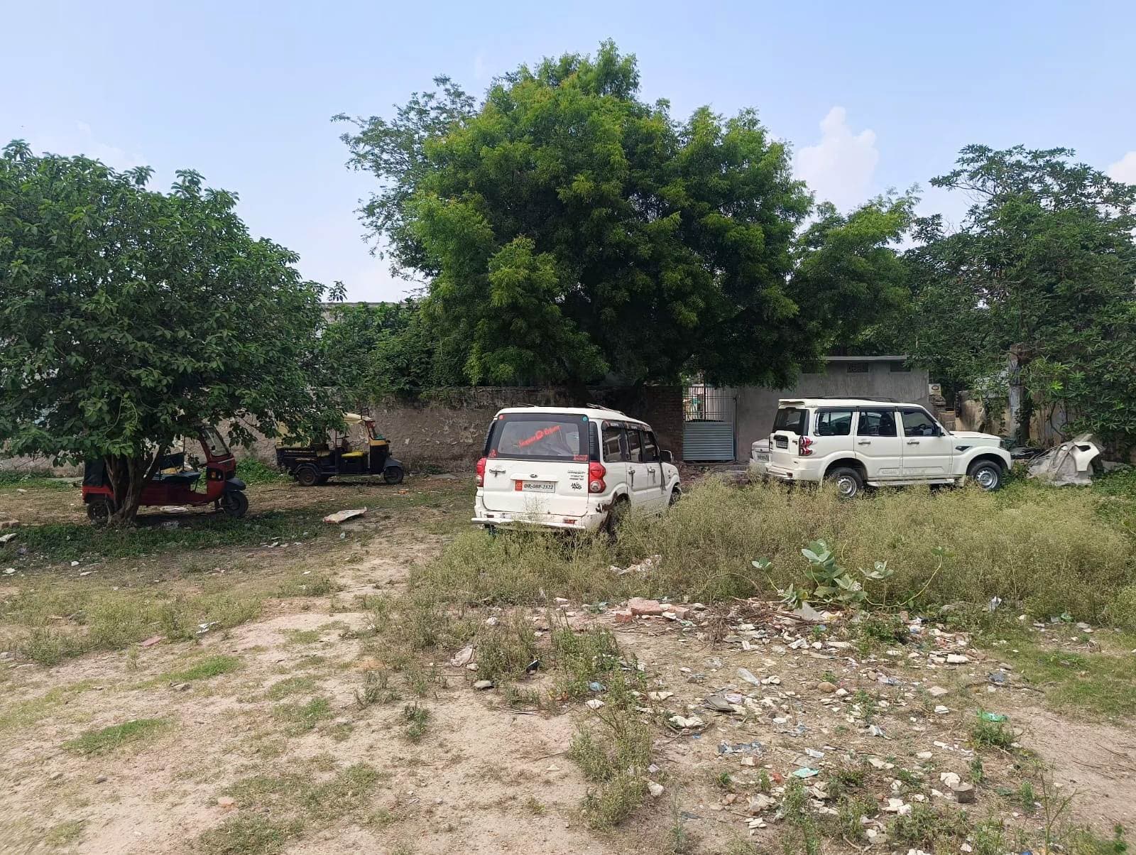 जिला स्कूल के जिस मैदान में खेले थे सुबे के दो मुख्यमंत्री डॉ श्रीकृष्ण सिंह व चंद्रशेखर, वह बना कबाड़खाना