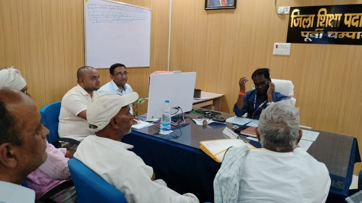 Motihari : शिक्षकों की समस्या के समाधान को लेकर डीइओ से मिला शिष्टमंडल