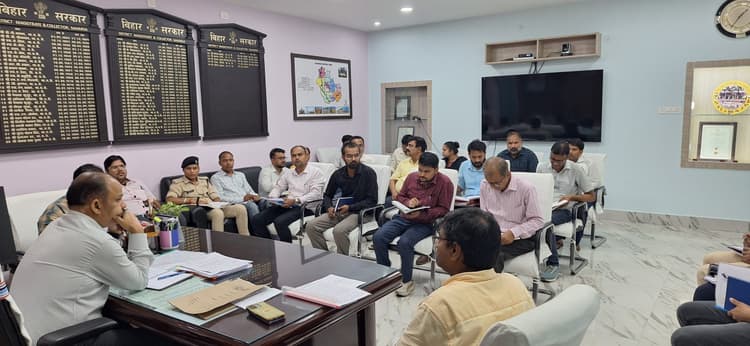 अनुपस्थित एई ग्रामीण कार्य प्रमंडल सहरसा व सिमरी बख्तियारपुर से मांगा स्पष्टीकरण