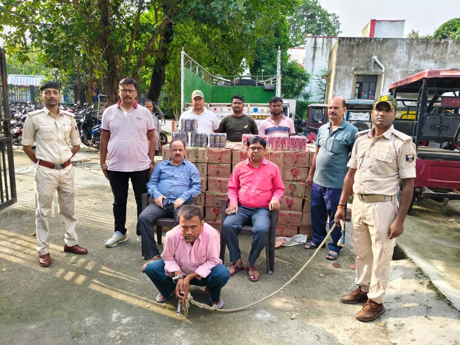 948 लीटर बीयर के साथ तस्कर गिरफ्तार