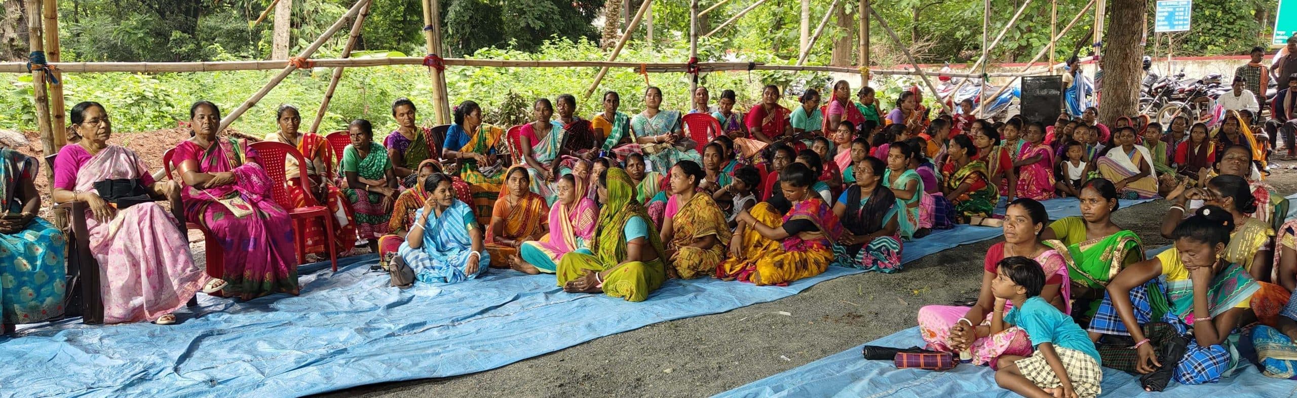 तीसरे दिन भी धरना पर डटे रहे ग्रामीण, ठप रही कोयले की ढुलाई