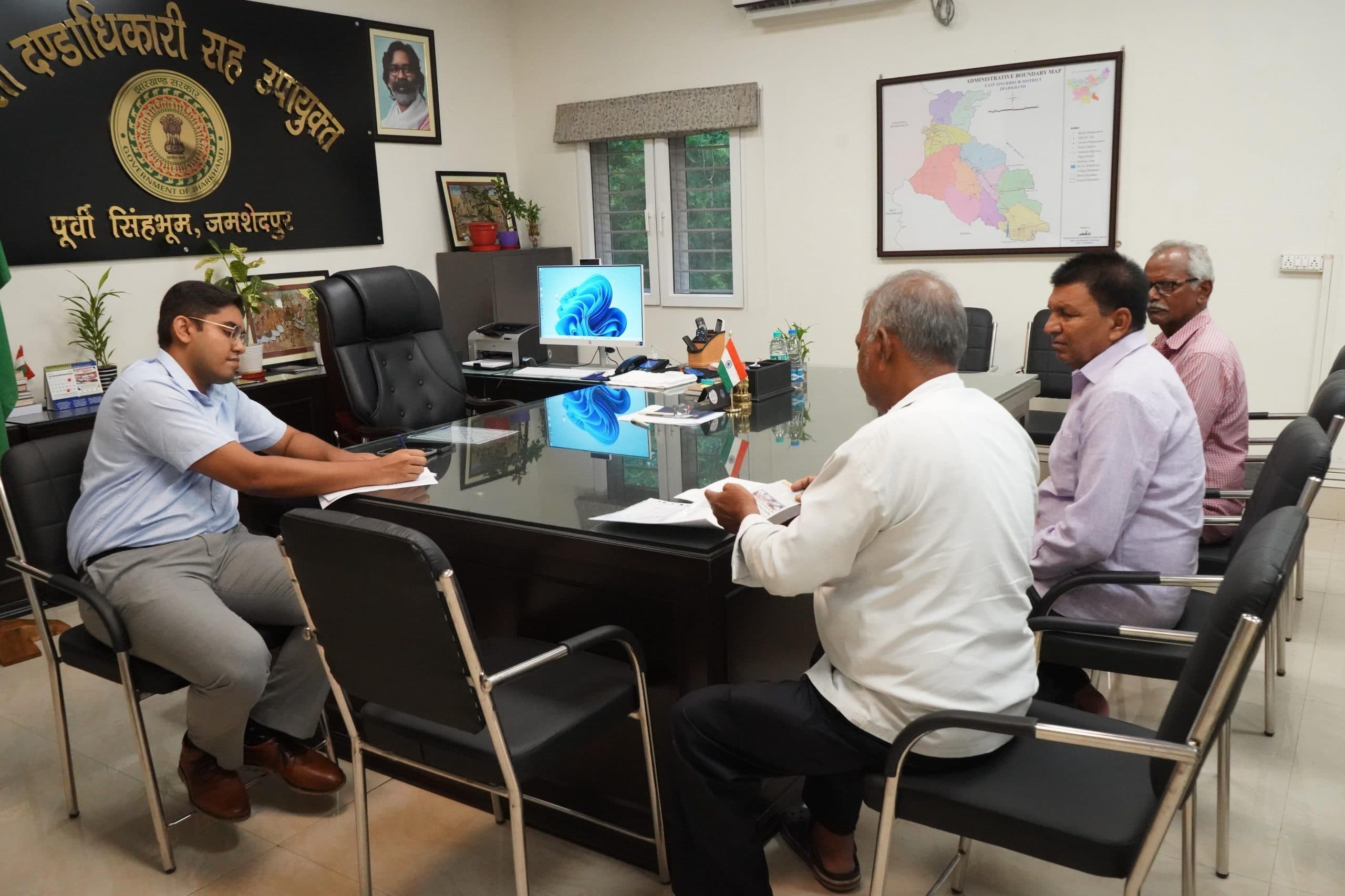 Jamshedpur news. कन्वाइ चालकों ने डीडीसी के समक्ष रखी अपनी समस्याएं