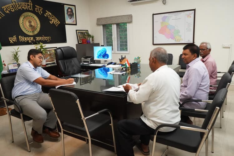 Jamshedpur news. कन्वाइ चालकों ने डीडीसी के समक्ष रखी अपनी समस्याएं