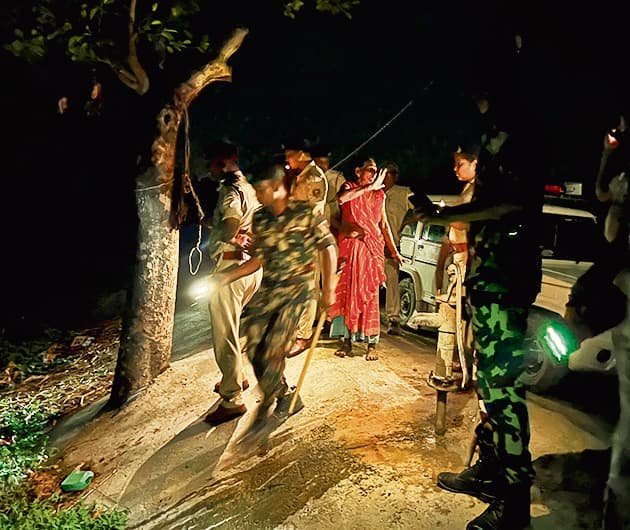Gopalganj News : मदरवानी में छापेमारी करने गयी पुलिस टीम पर हुआ हमला, तीन जवान जख्मी, राइफल भी छीनी