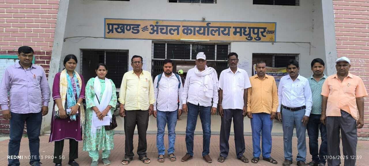 शोक सभा आयोजित कर पंचायत सचिव को दी गयी श्रद्धांजलि