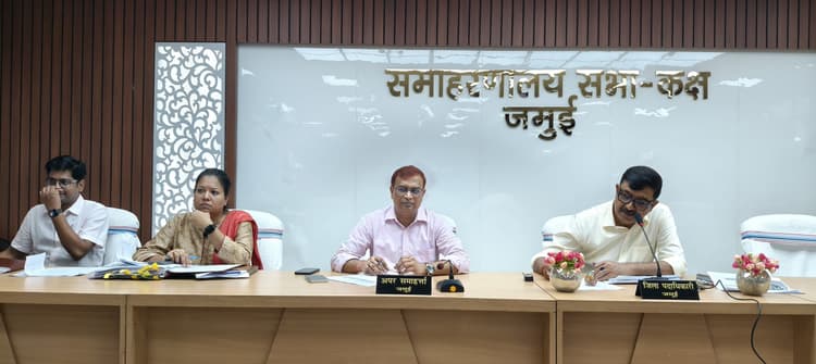 कार्य में लापरवाही बर्दाश्त नहीं : डीएम
