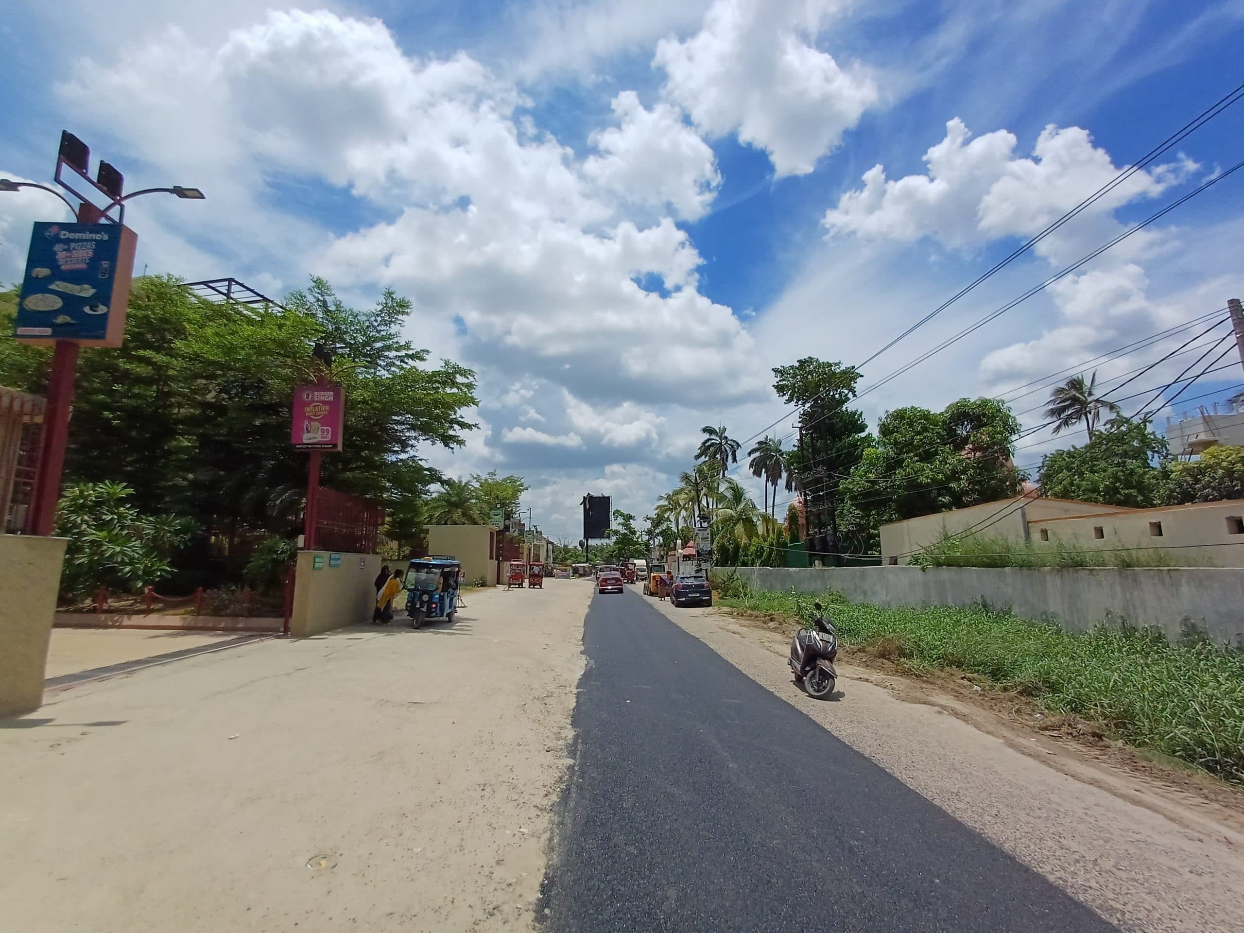 मिठनपुरा से इमली चौक बेला की बनने लगी सड़क, हिचकोले से राहत