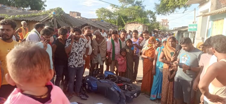 Madhubani News : बालू लदे हाइवा की चपेट में आने से दो साढू की मौत