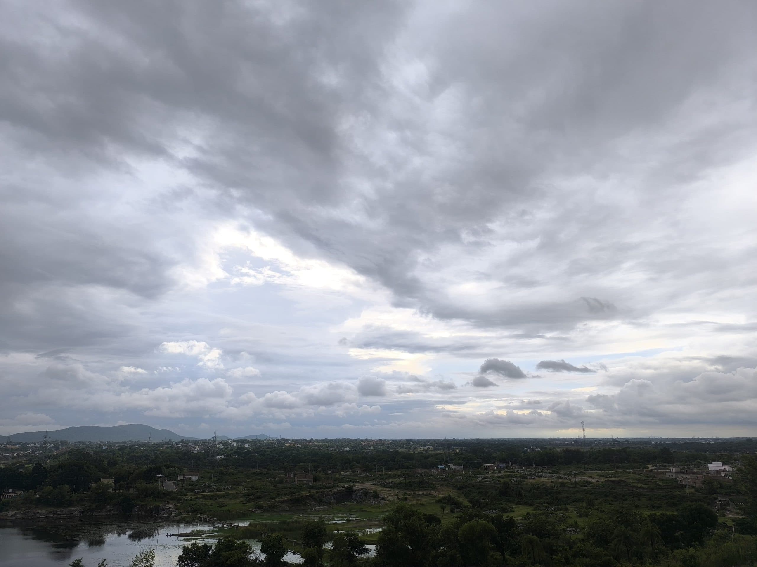 चितरा में बारिश से खिले किसानों के चेहरे, धान रोपाई के लिए बीज का इंतजार