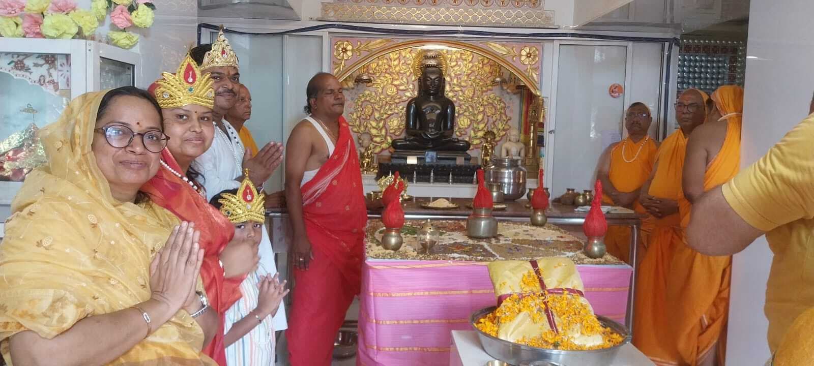 जैन धर्मावलंबियों ने की पूजा-अर्चना