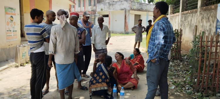 Bhagalpur news हाइवा के धक्के से बाइक सवार दो लोगों की मौत, बाइक चालक घायल