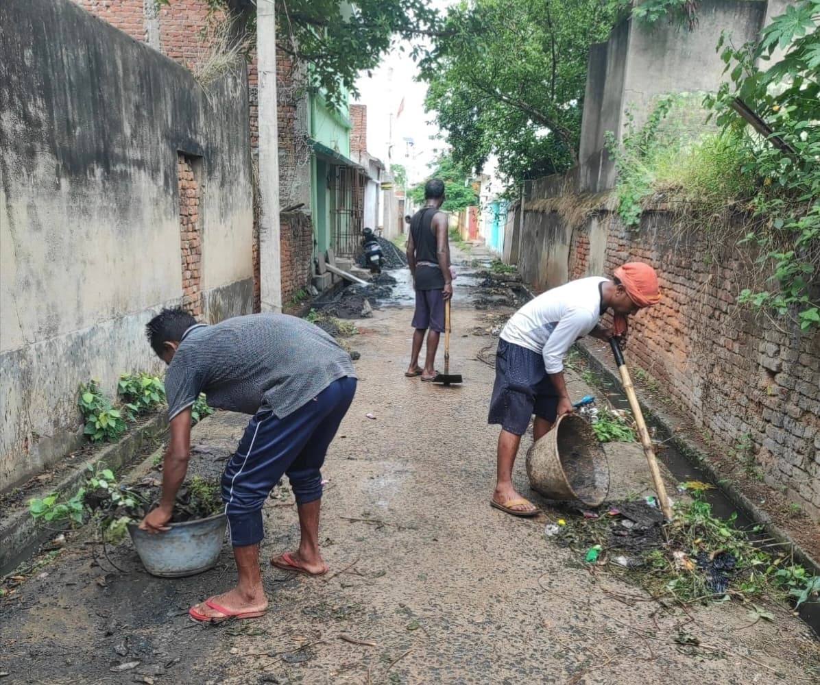 नगर निगम : शहरी क्षेत्र की नालियों का सफाई कार्य जारी