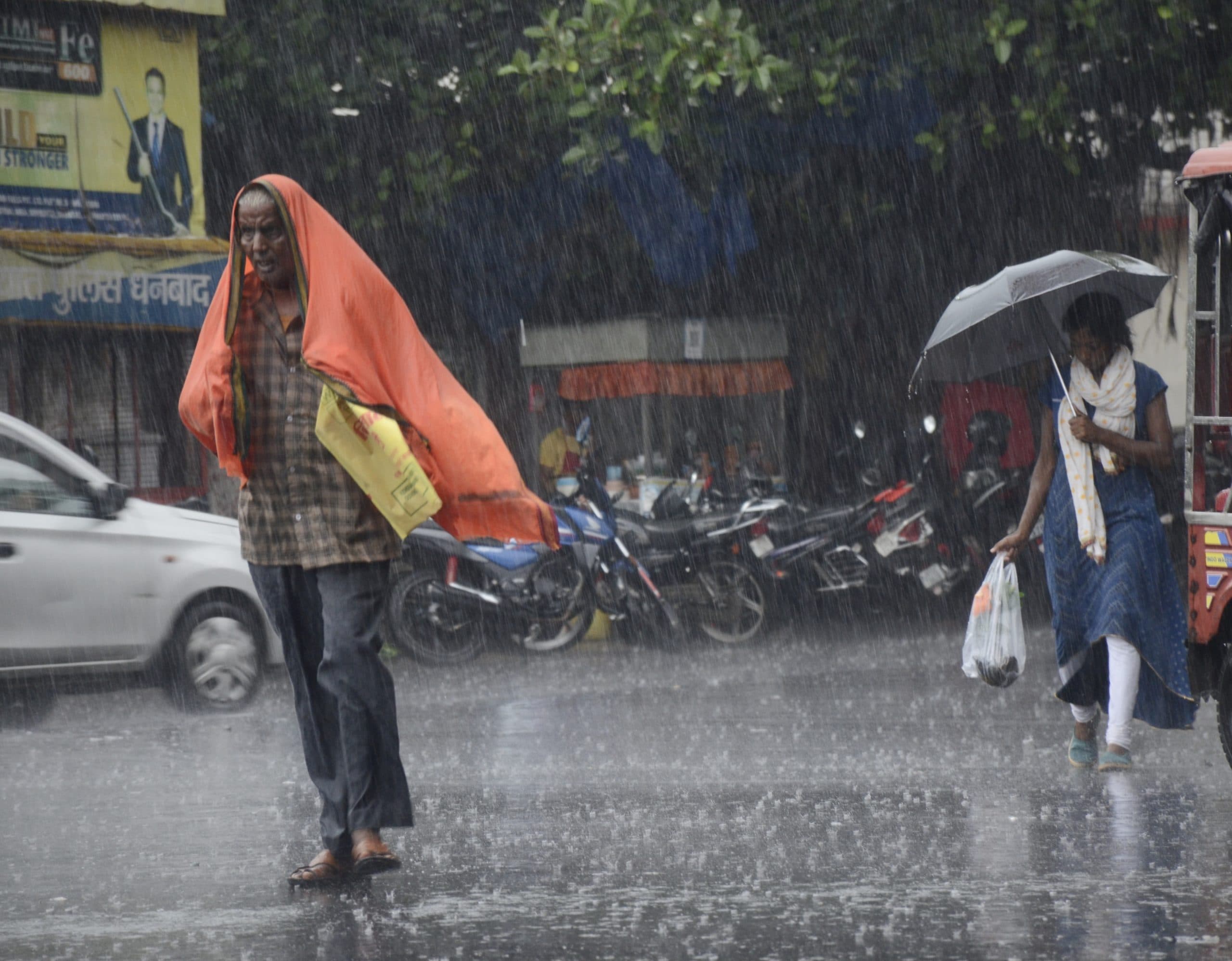 Dhanbad News : झारखंड पहुंचा माॅनसून, धनबाद में झमाझम बारिश, कई जिलों में रेड अलर्ट जारी