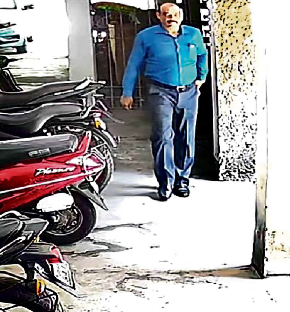 Jamshedpur News : मैट्रिक फेल जयंत क्राइम पेट्रोल देख बना ठग, अधिकारियों की पत्नियों को ऐसे बनाता था निशाना