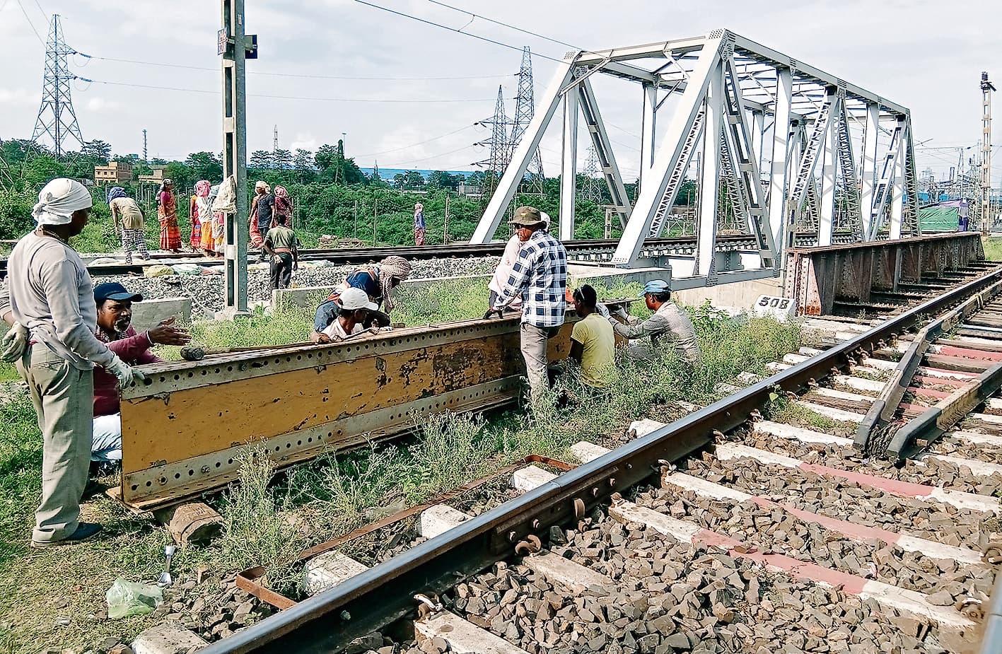 Jamshedpur News : सलगाझड़ी में थर्ड लाइन बिछाने का काम तेज, 20 से अधिक ट्रेनें रद्द