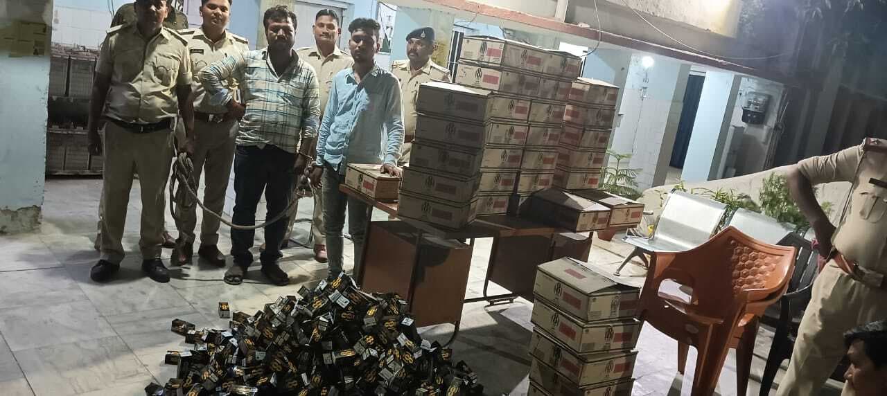 Patna News : पुनाईचक और करबिगहिया में शराब जब्त, दो महिलाओं समेत पांच गिरफ्तार