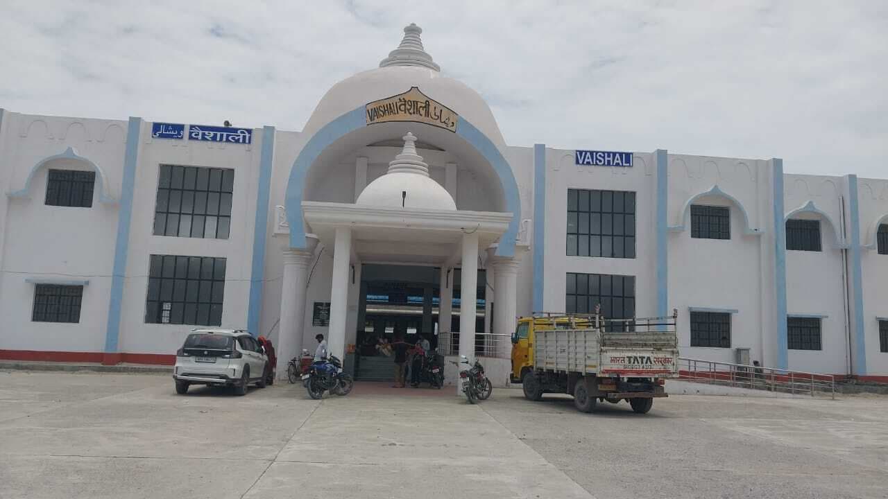 hajipur news. हाजीपुर-सुगौली रेललाइन पर कल से वैशाली व देवरिया के बीच ट्रेन सेवा