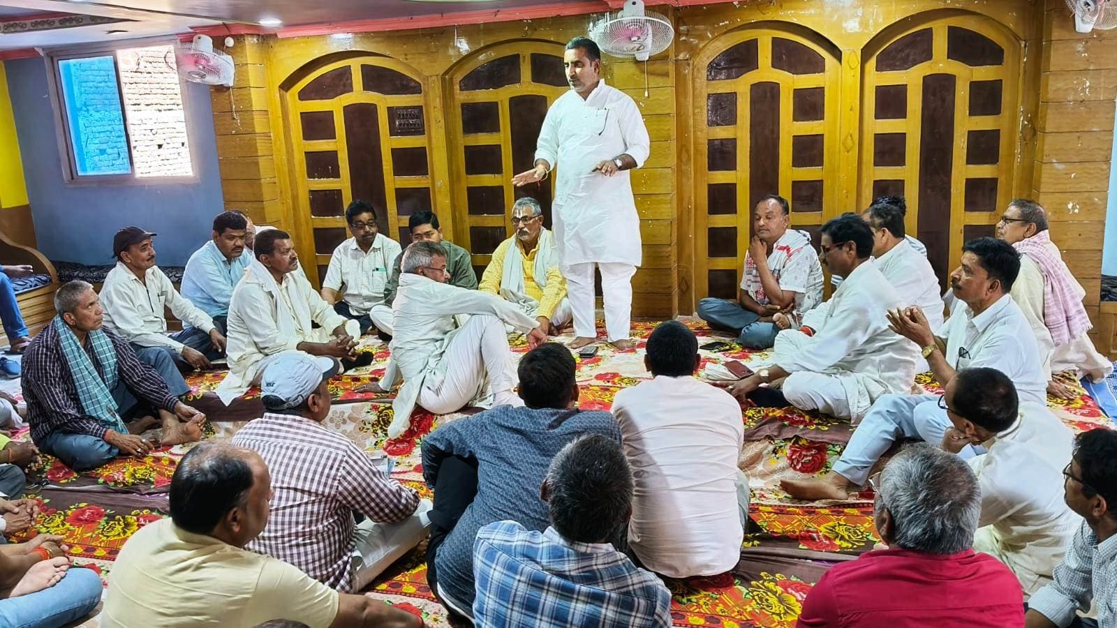 डीलरों का छह माह से कमीशन बकाया, हड़ताल की चेतावनी