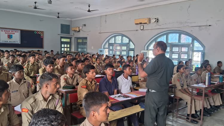 साइबर अपराध से रहें सतर्क, डिजिटल अरेस्ट से न घबराएं : कर्नल मलिक