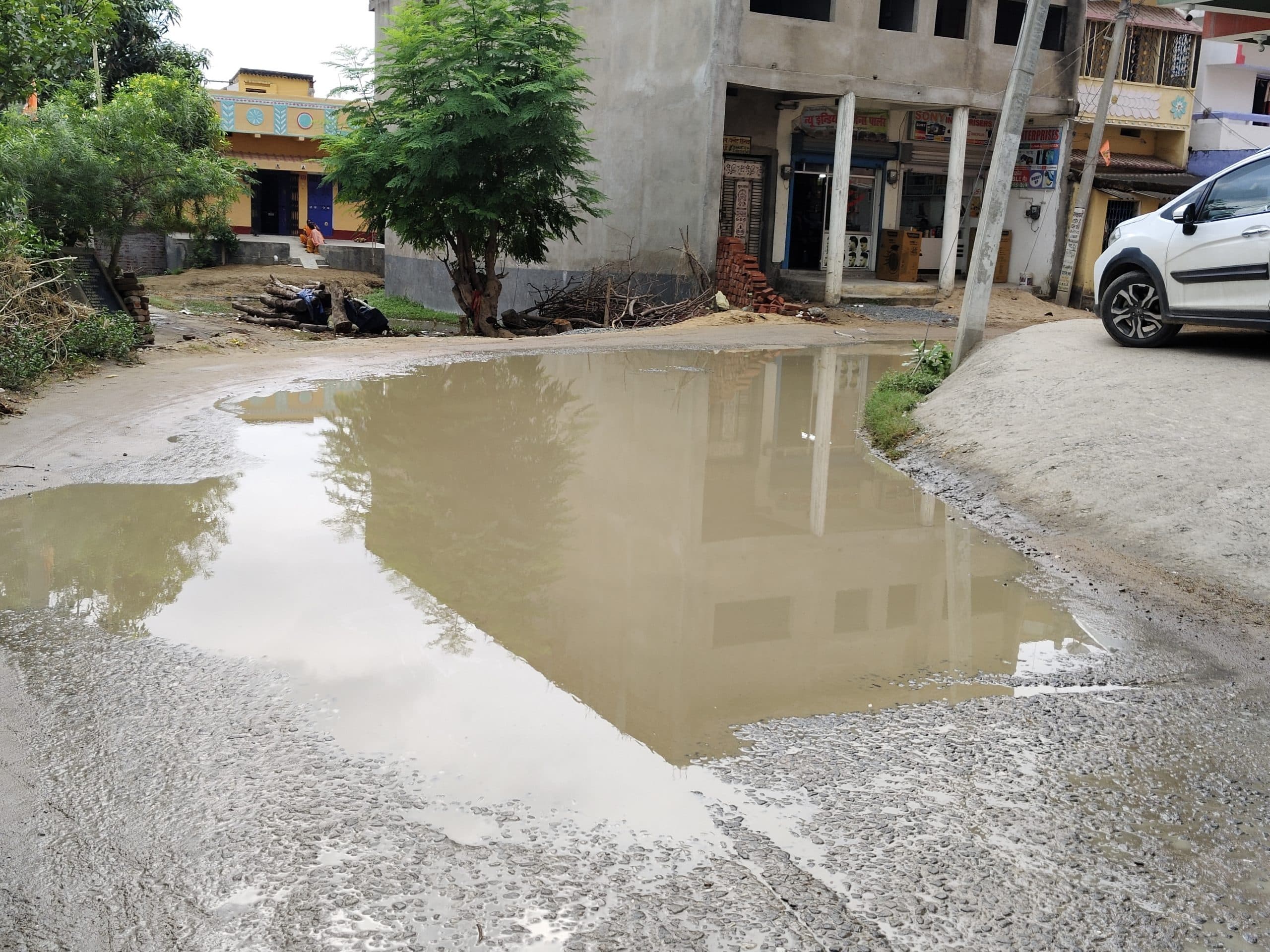 तेज बारिश से गर्मी से राहत, किसानों के चेहरे पर लौटी रौनक