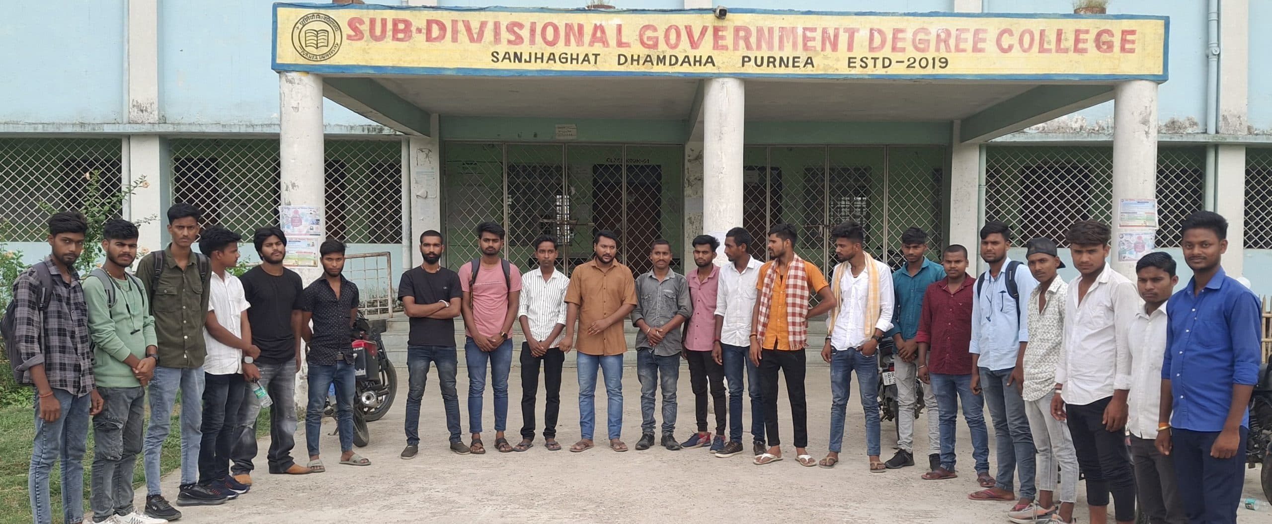 धमदाहा डिग्री कॉलेज में छात्र राजद ने किया धरना प्रदर्शन