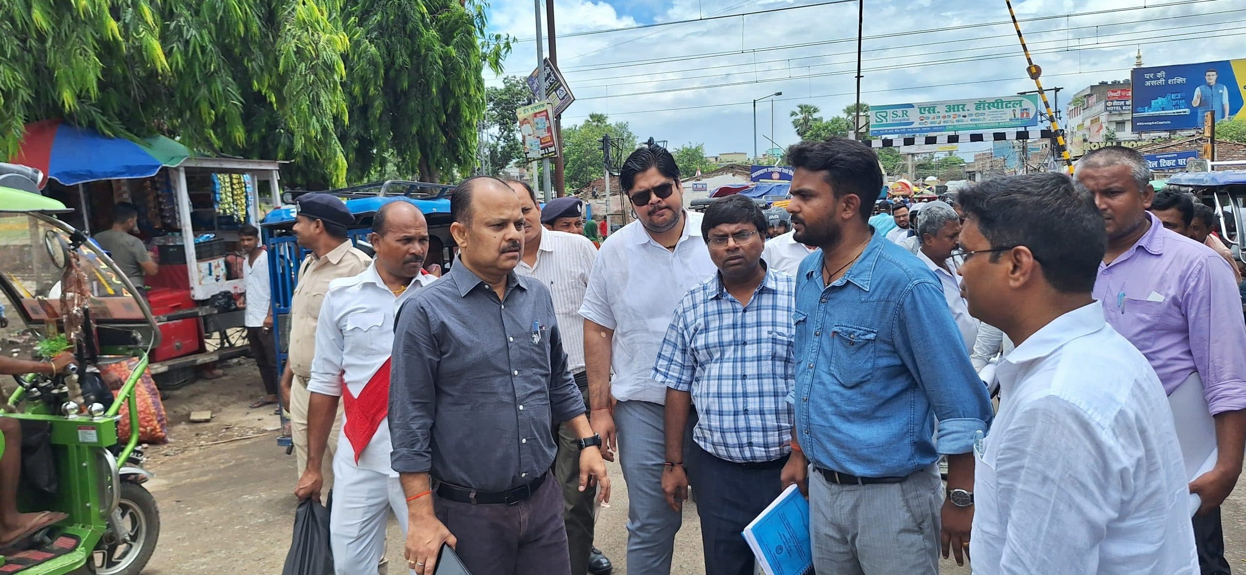 बंगाली बाजार आरओबी स्थल का डीएम ने लिया जायजा