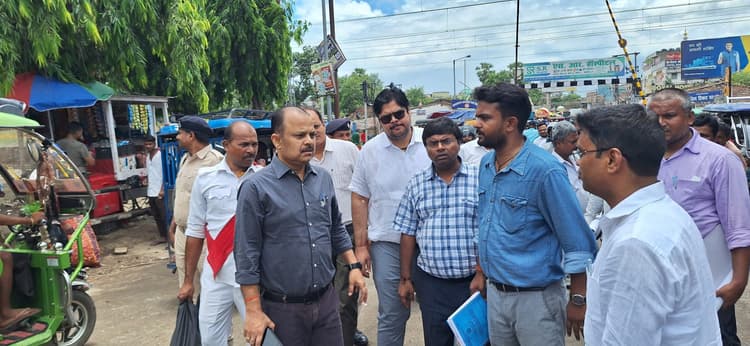 बंगाली बाजार आरओबी स्थल का डीएम ने लिया जायजा