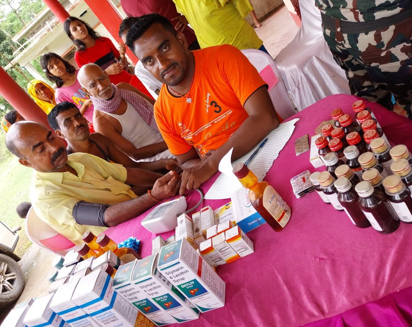 जदयू के चिकित्सा शिविर में 250 लोगों ने करायी जांच