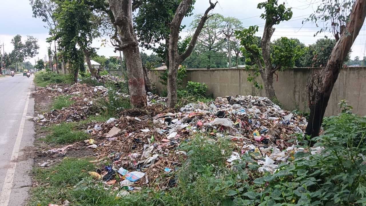 पावरग्रिड के समीप कचरा डंपिंग पर ग्रामीणों ने जताया आक्रोश