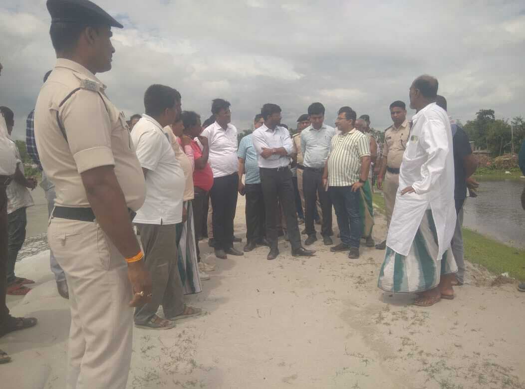 युद्धस्तर पर चलाएं कटावरोधी कार्य: डीएम