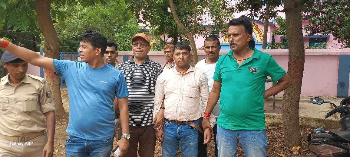 शिक्षक से घूस लेते बिक्रमगंज बीइओ व लेखा सहायक गिरफ्तार