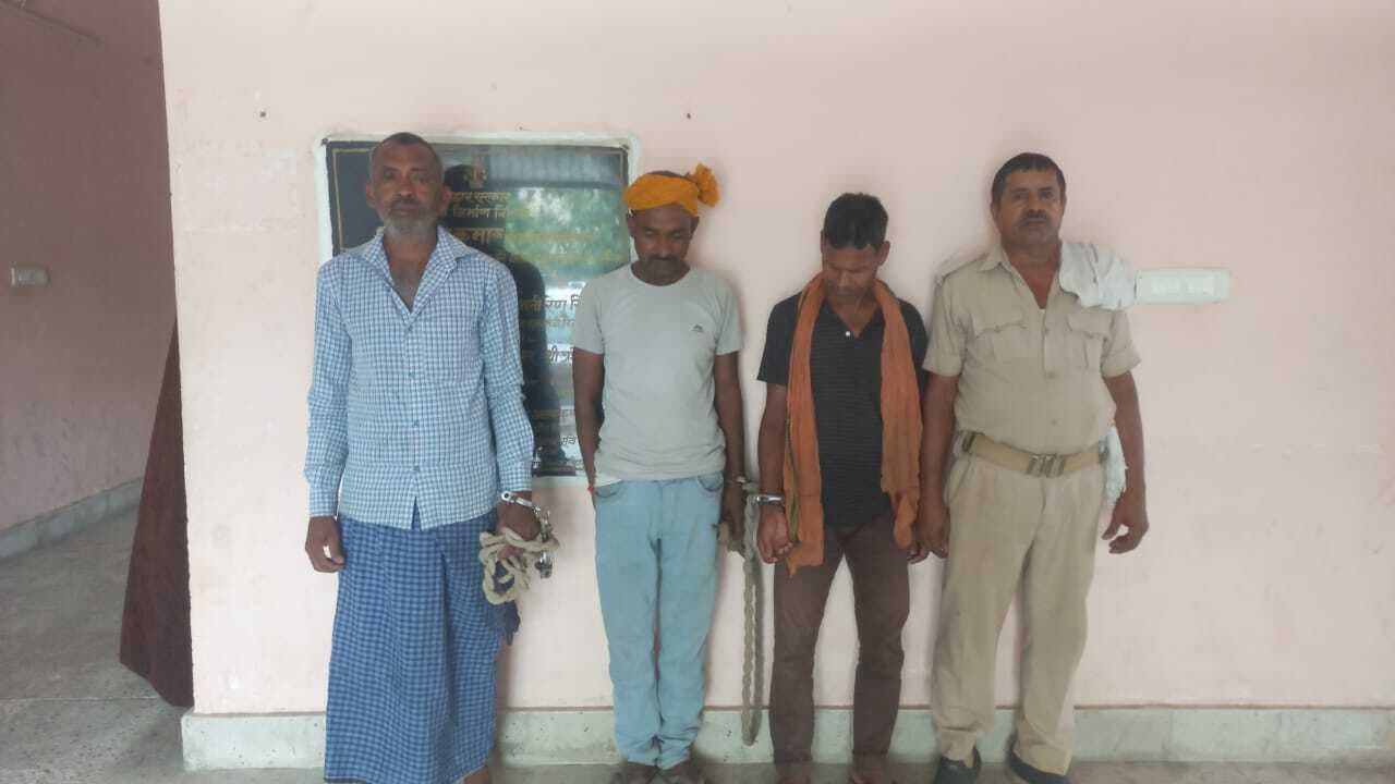 दो शराब तस्कर व एक शराबी गिरफ्तार