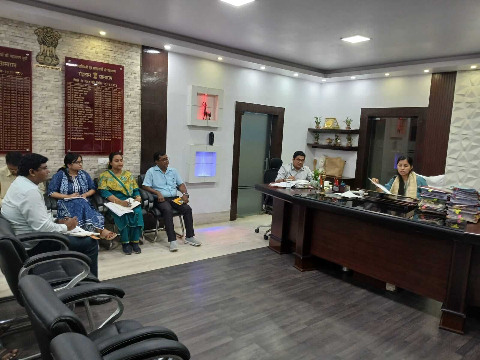 सोन व सहायक नदियों को प्रदूषण से बचाने को लेकर गंभीर हुईं डीएम