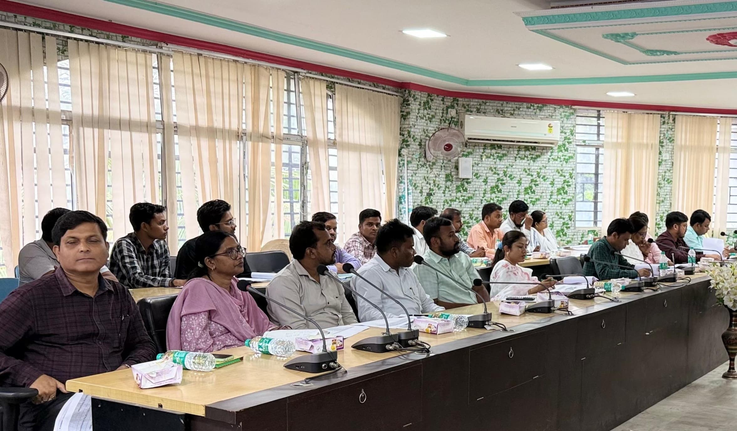 शौचालय के उपयोग के लिए लोगों को करें जागरूक : डीसी