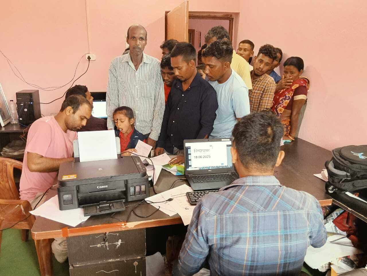 बिंदापाथर व सिमलढुबी पंचायत में 341 आवेदन हुए प्राप्त