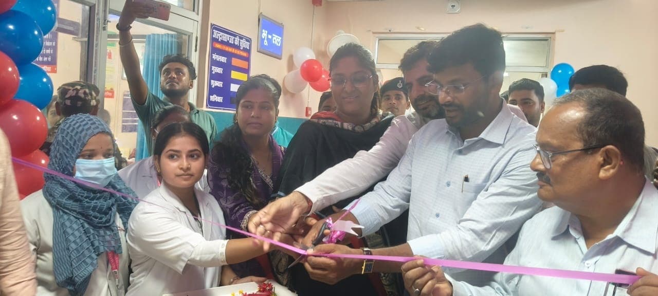 डीएम ने किया अल्ट्रासाउंड का उद्घाटन